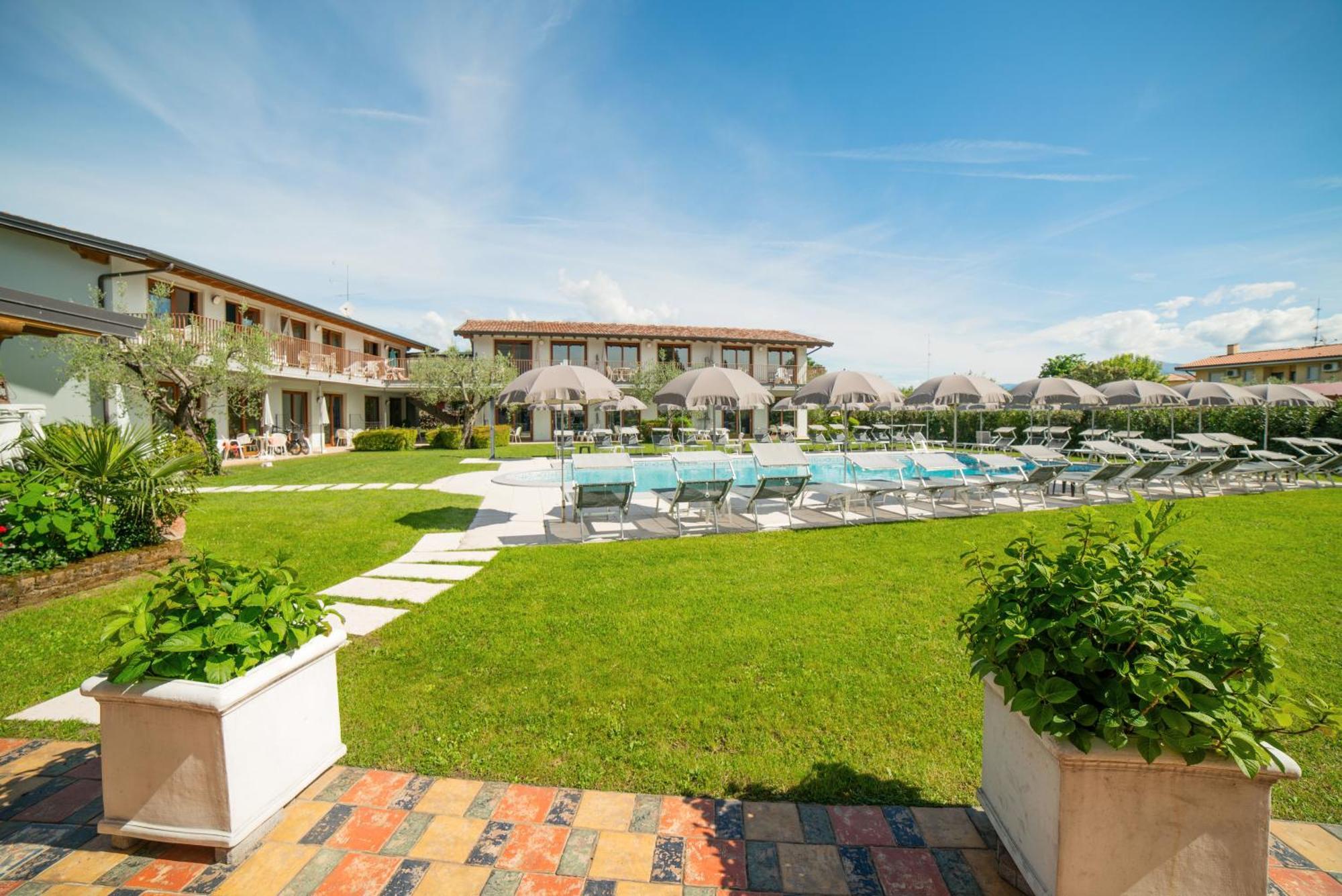 Residence Molino - Holiday Apartments Manerba del Garda Exteriör bild