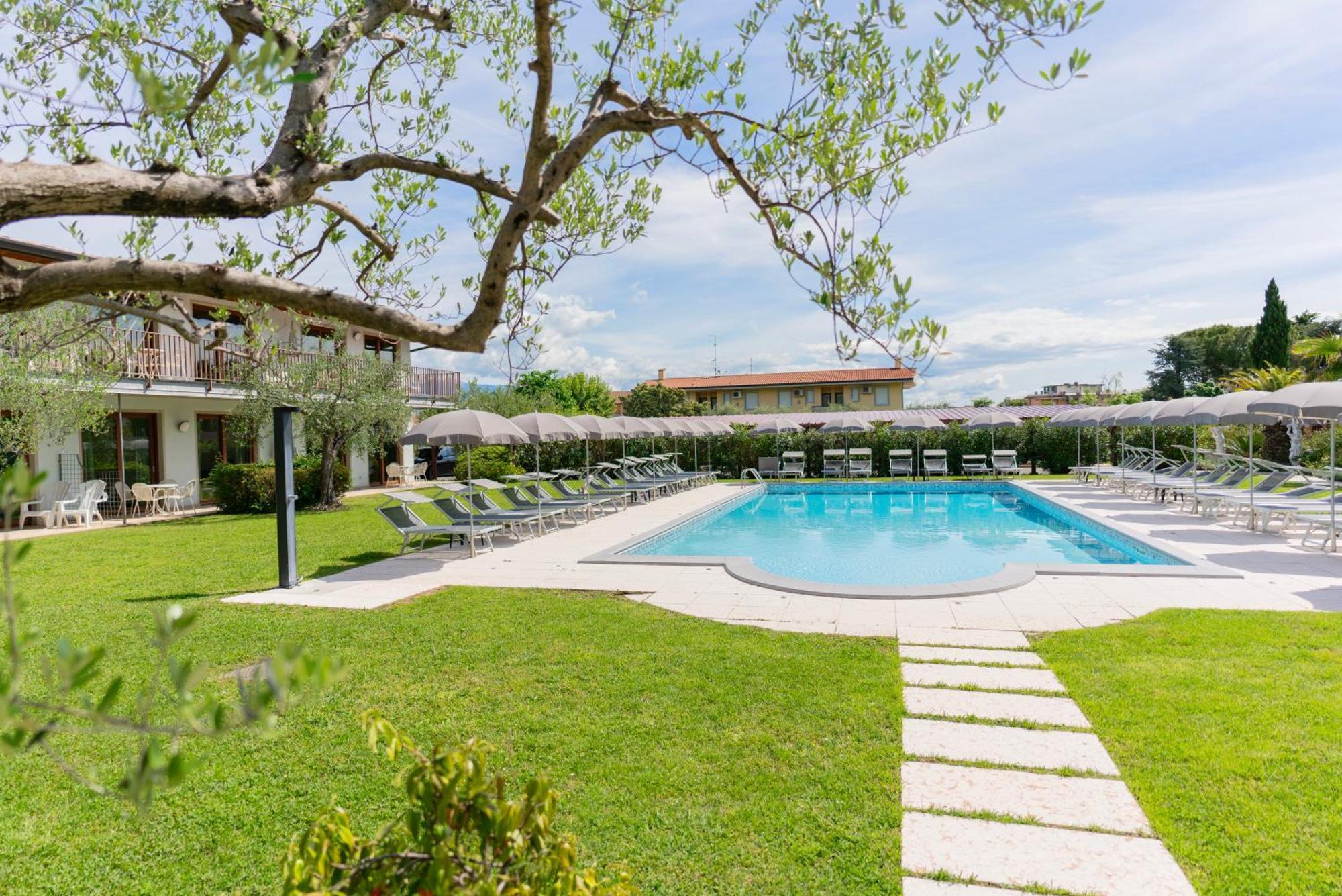 Residence Molino - Holiday Apartments Manerba del Garda Exteriör bild