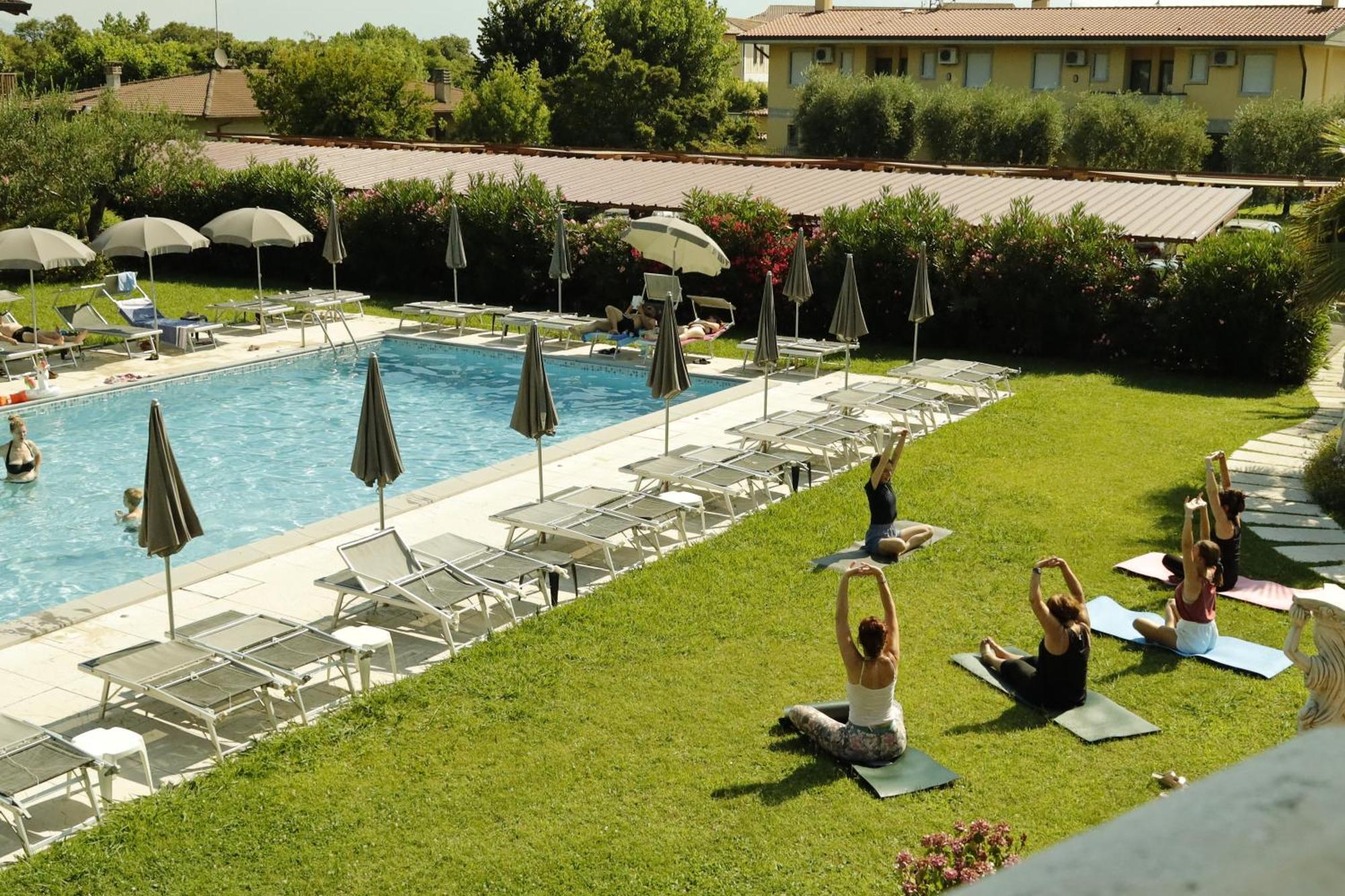 Residence Molino - Holiday Apartments Manerba del Garda Exteriör bild